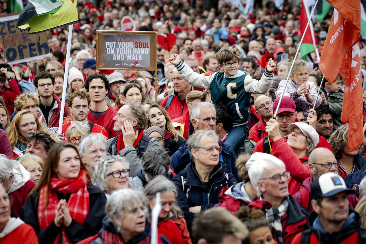 Kwart miljoen aanwezigen bij Rode Lijn-protest in Amsterdam: ‘Gaza heeft geen beloftes nodig, maar acties’