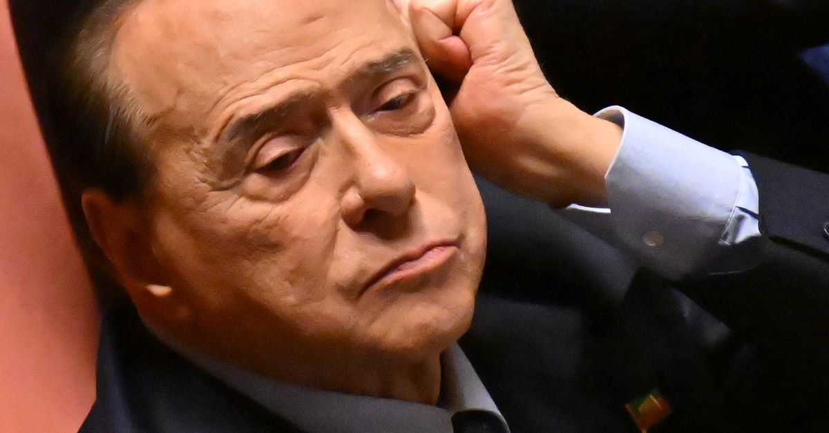 Berlusconi è ancora in ospedale, affetto da leucemia