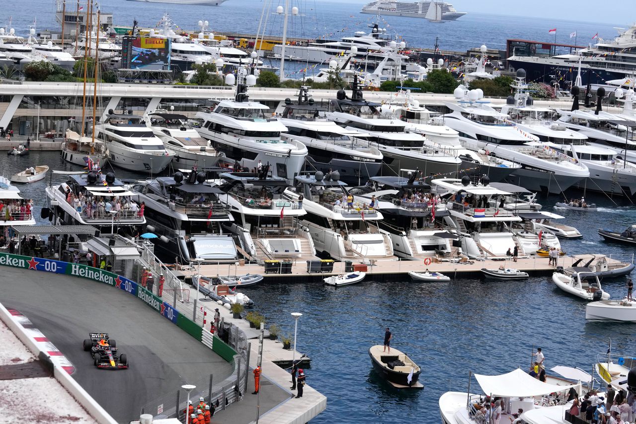 Max Verstappen wint opnieuw de grand prix van Monaco en vergroot zijn voorsprong 