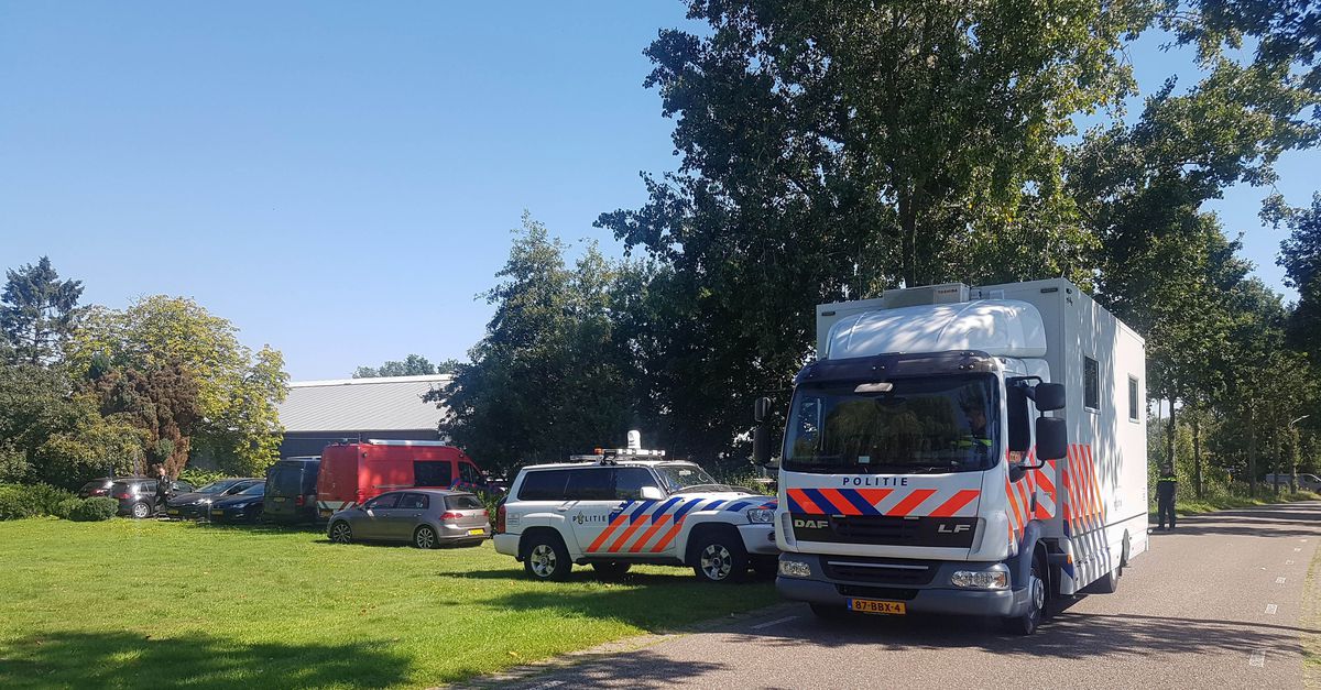 De politie heeft vrijdag de naar eigen zeggen grootste cocaïnewasserij ooit in Nederland ontmanteld in het Drentse Nijeveen..