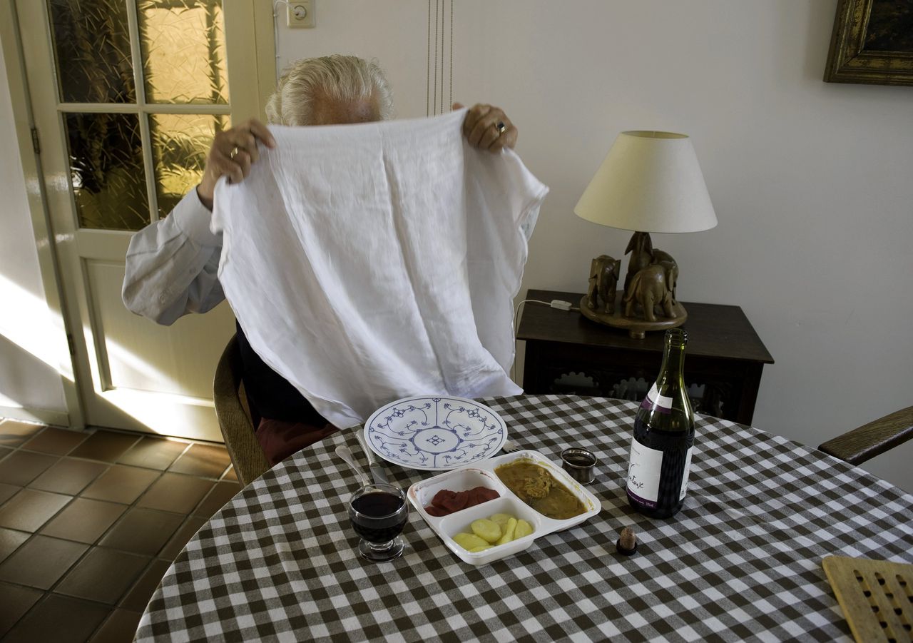 Viktor lijkt lange tijd een normaal mens, tot het bergafwaarts gaat - NRC