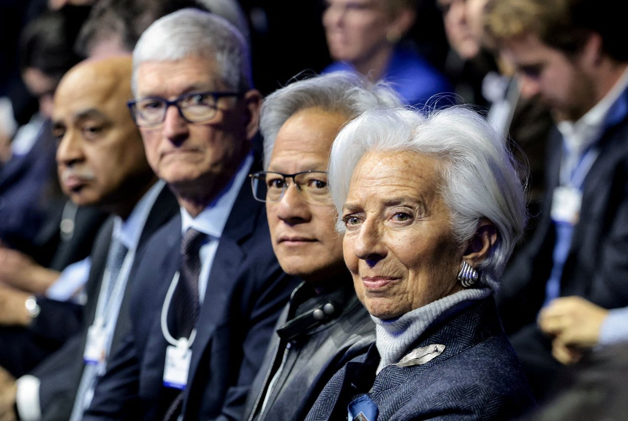 Voorzitter Europese Centrale Bank Lagarde loopt boos weg na kritische speech van Amerikaanse minister in Davos