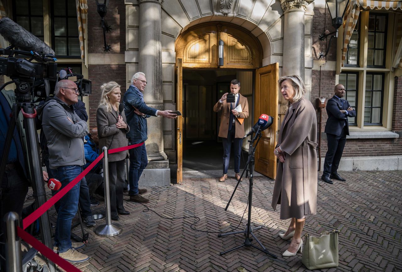 Kajsa Ollongren, minister van Defensie, bij aankomst op het Binnenhof.