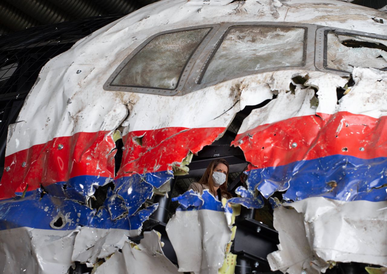 Het gereconstrueerde MH17-toestel, dat in 2014 boven Oekraïne werd neergeschoten.
