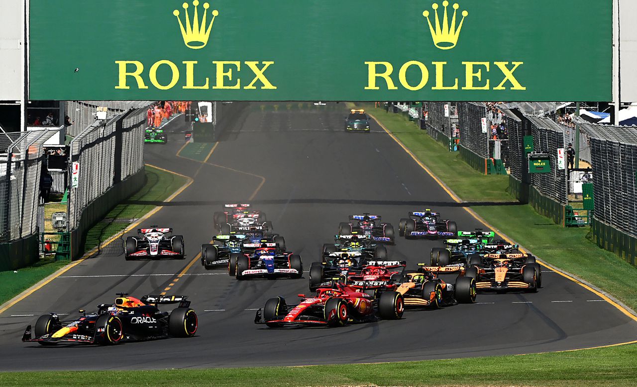 Max Verstappen valt uit in grand prix van Australië door rokende motor 