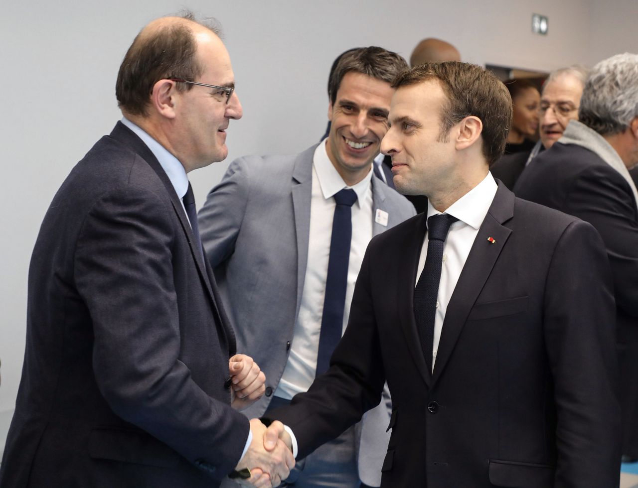 Macron treedt uit de schaduw van zijn premier - NRC