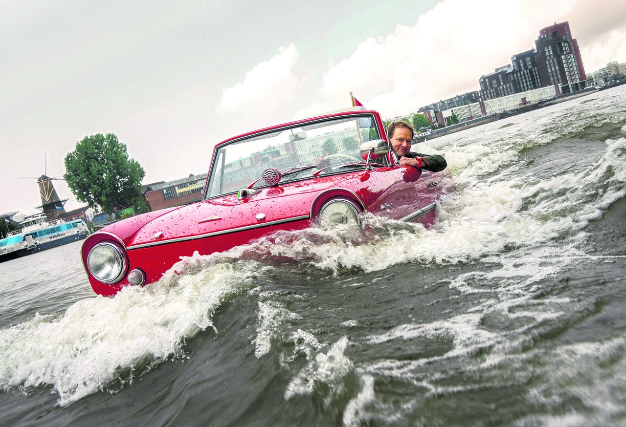 Schrijver Frank Westerman debuteert als tv-presentator in de NTR-serie Nederland in 7 overstromingen. „We vragen ons af: hoe heeft de strijd tegen het water ons gevormd?”