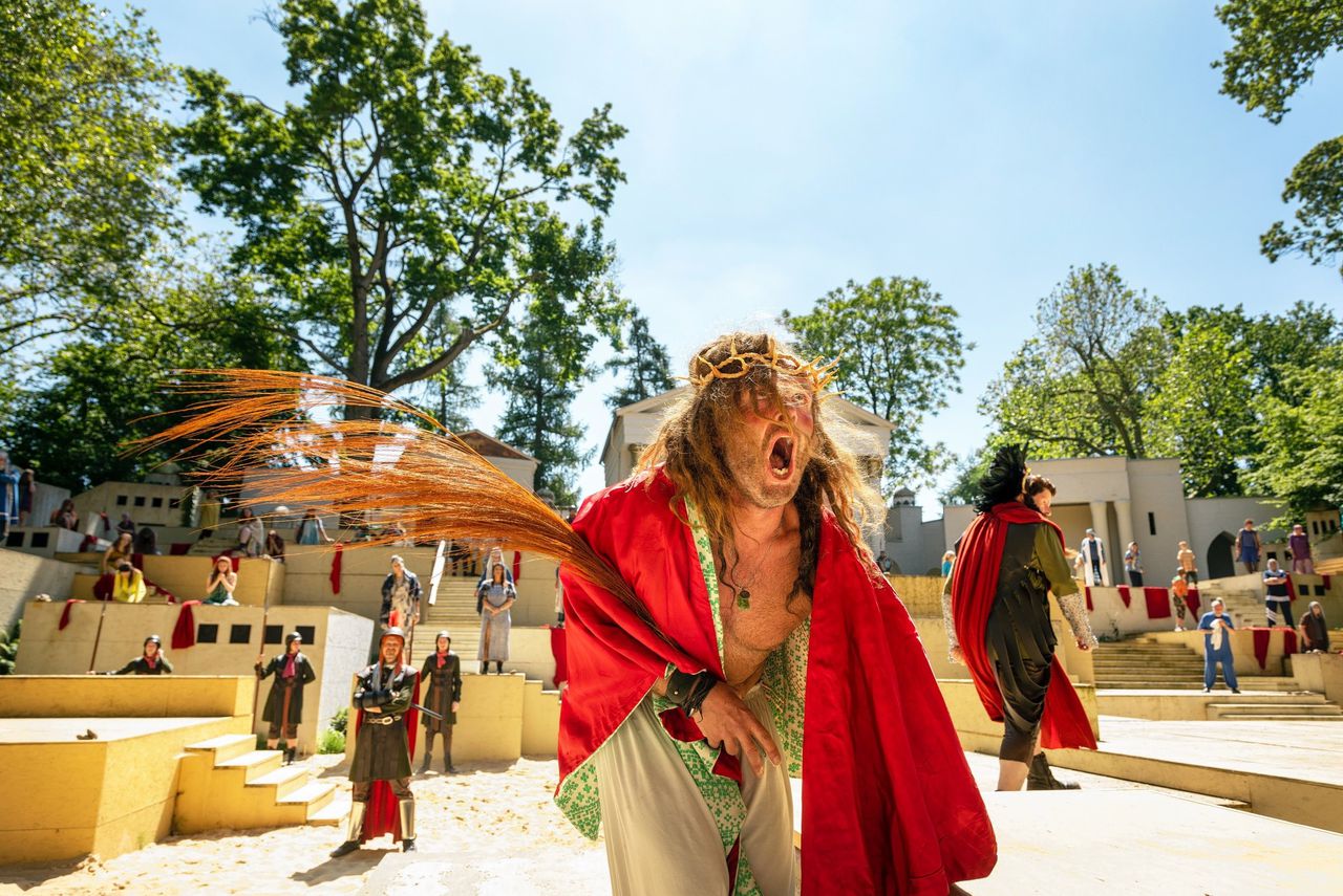 Marcel Claessen als Jezus met doornenkroon tijdens de geseling in de Passiespelen Tegelen.