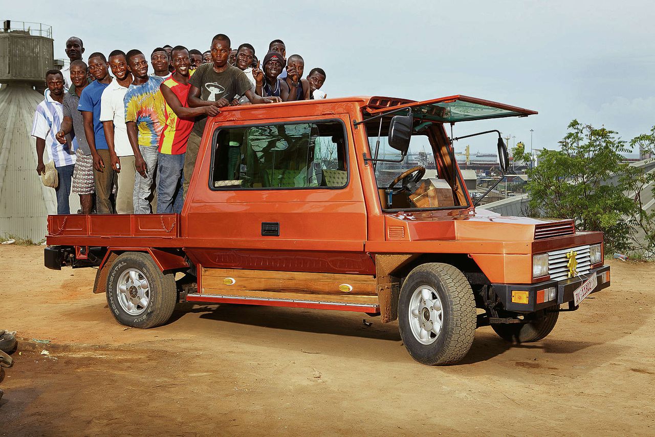 De Turtle 1, een merkloze wagen die je ter plekke in Ghana makkelijk kunt repareren.Foto Teun Vonk (uitgeverij Fosfor)