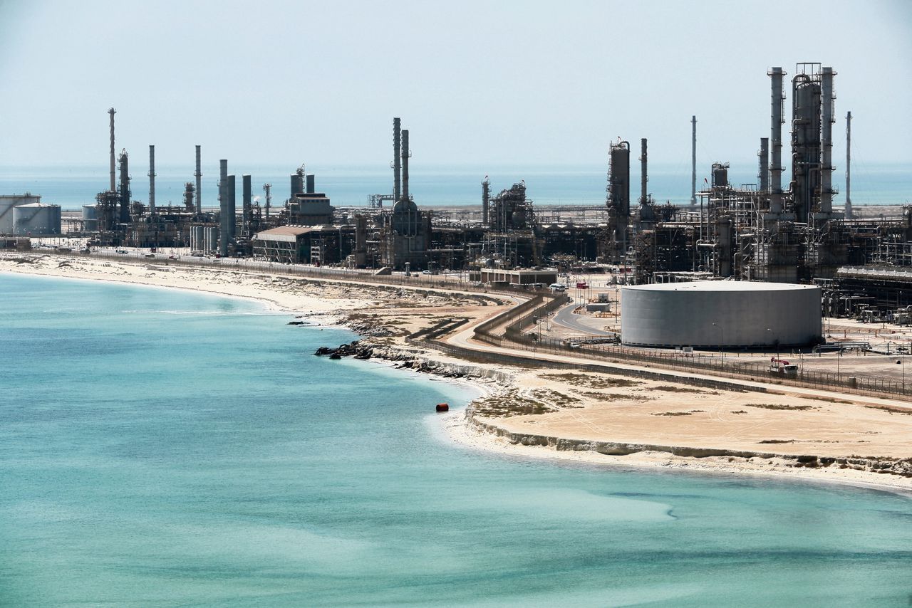 Raffinaderij van oliebedrijf Saudi Aramco, dat in december naar de beurs wil.