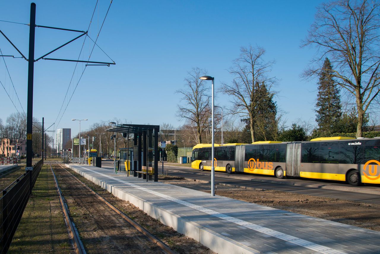 In Utrecht moet de nieuwe tramverbinding naar de Uithof nog in gebruik worden genomen. Die verbinding moet de overvolle bussen verlichten.