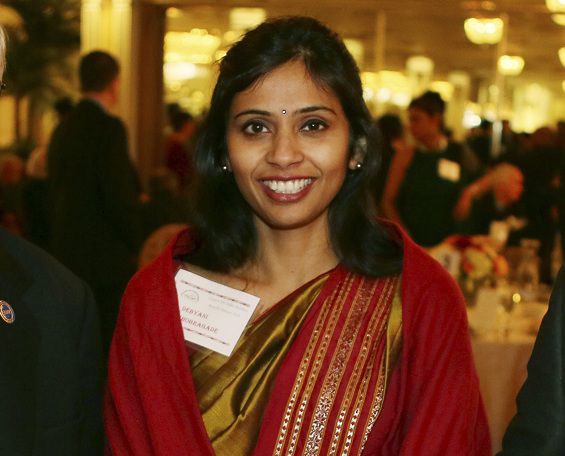 Devyani Khobragade begin deze maand op een fondsenwervingsbijeenkomst aan de Stony Brook University op Long Island, New York. De diplomaat is na haar arrestatie onderwerp geworden van een diplomatieke ruzie tussen de VS en India.