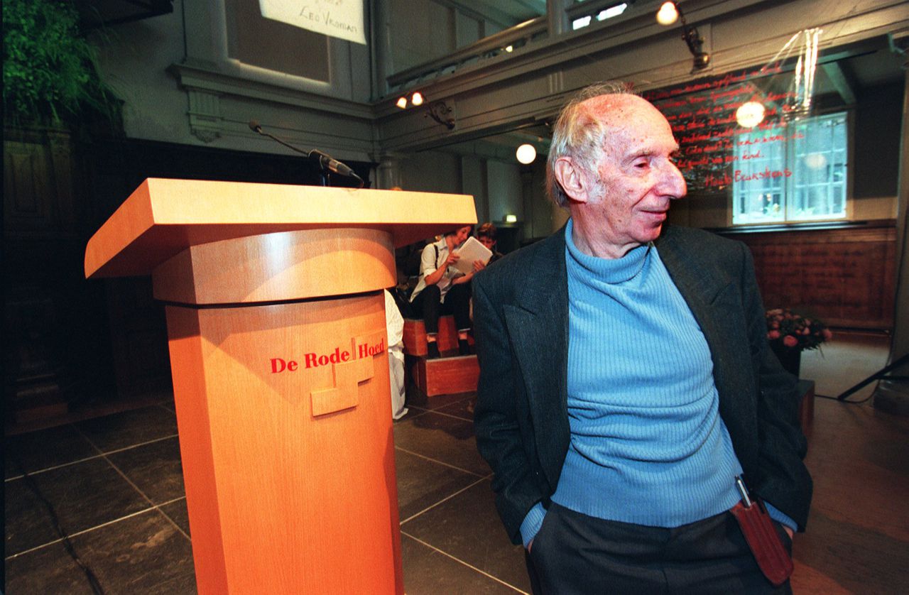 Leo Vroman in 1996.