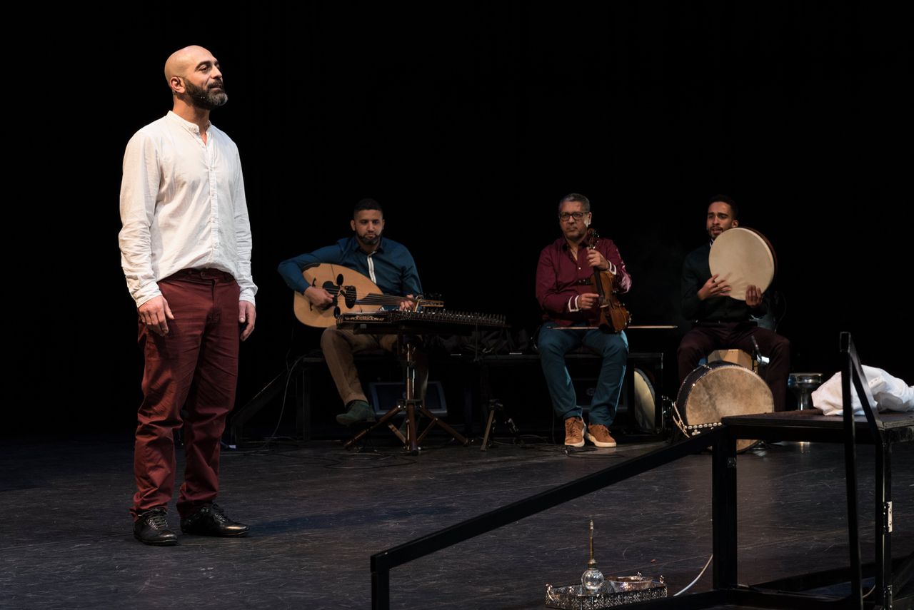 Mohammed Azaay en het Amsterdams Andalusisch Orkest in ‘Jihad van liefde’.