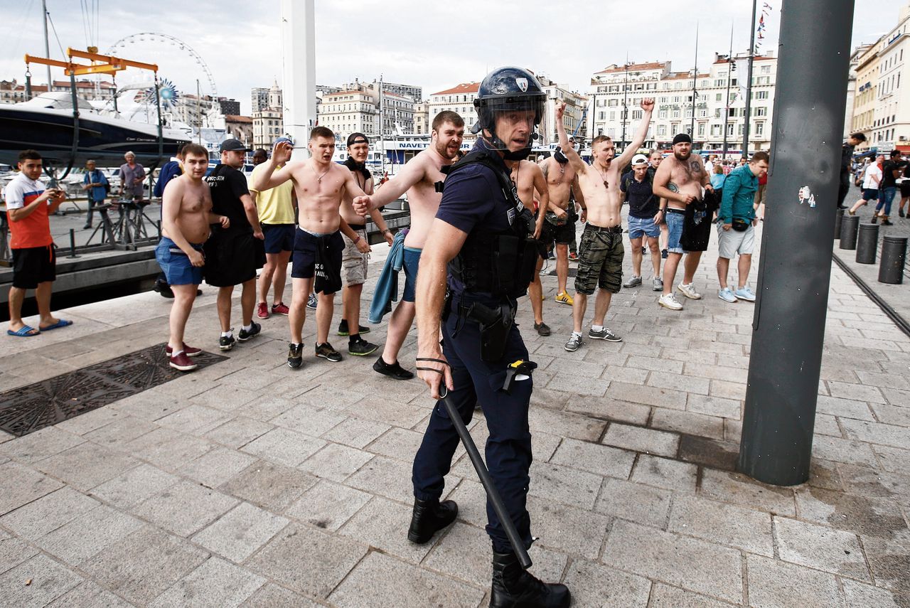 Russische supporters in Marseille, tijdens het EK van 2016. In de stad braken destijds rellen uit tussen Russische en Engelse hooligans.