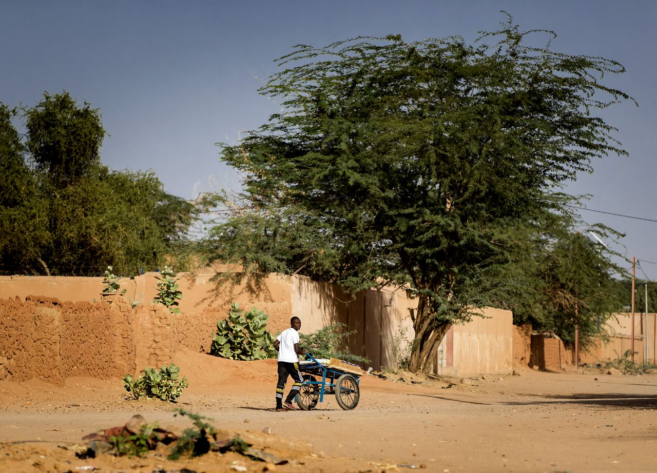 Zes Franse hulpverleners en hun begeleiders gedood in Niger 