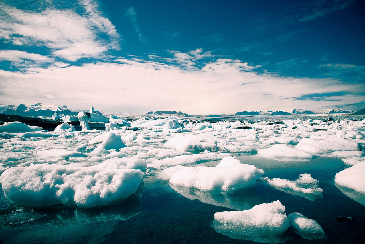 Smeltend zeeijs bij Skaftafell National Park in IJsland.