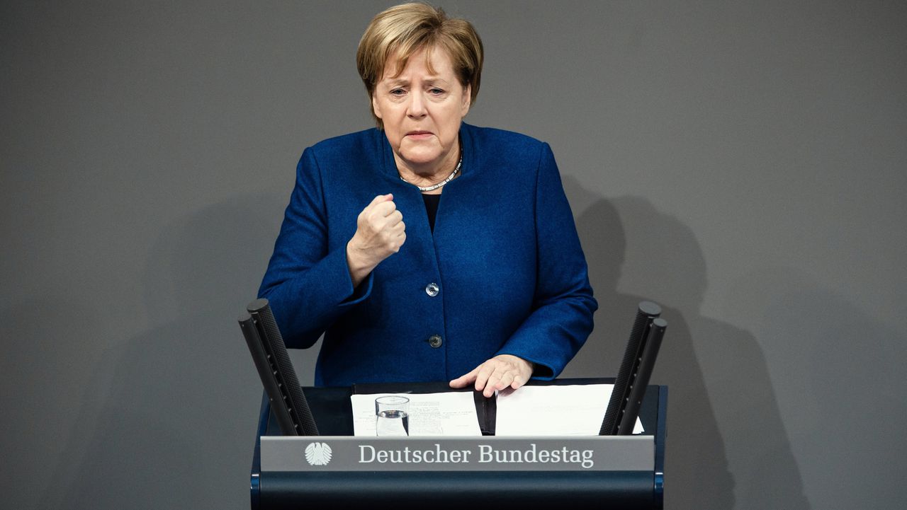 Angela Merkel geeft een toespraak tijdens de 'Bundestag' in Berlijn.
