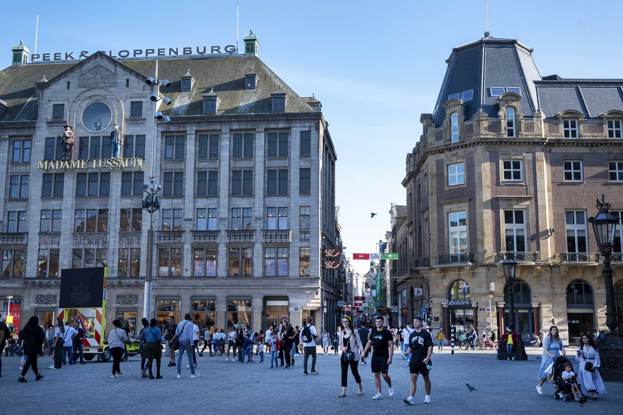 Amsterdam En Rotterdam Zijn Nu De Corona Brandhaarden Nrc