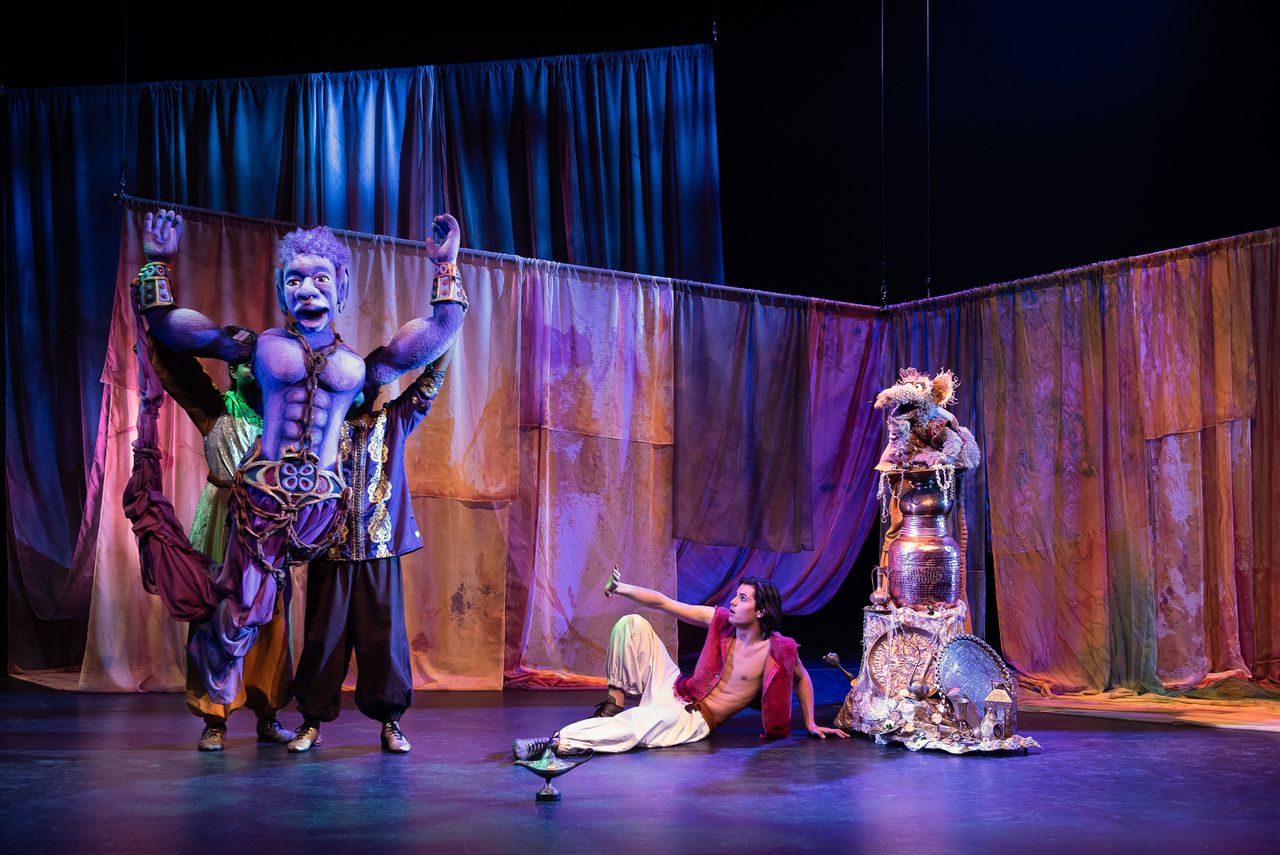 aantrekken inspanning Waarschijnlijk Aladdin' in het theater is een schaamteloze Disneykopie - NRC