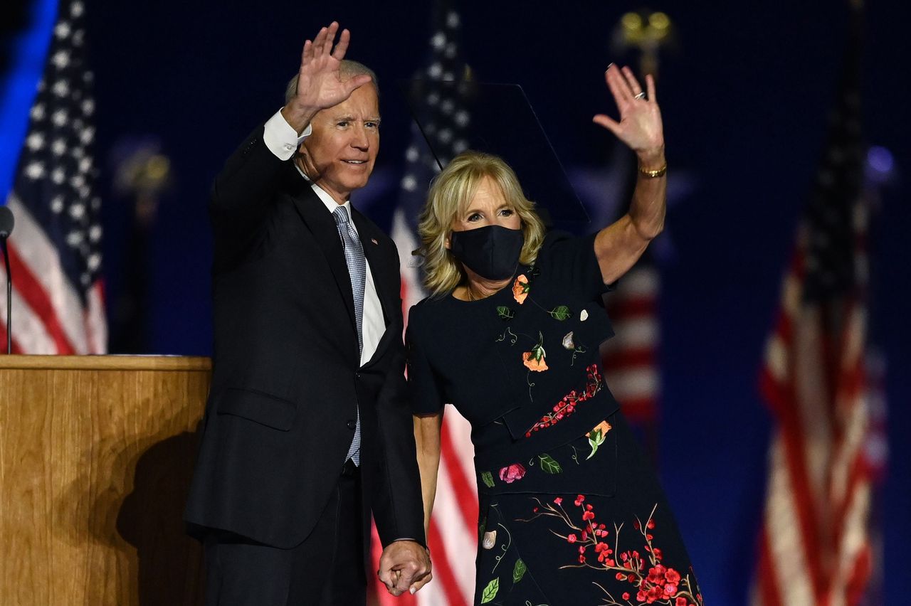 Het aankomend presidentieel echtpaar, Joe en Jill Biden, zaterdag op de bijeenkomst in Wilmington, Delaware.