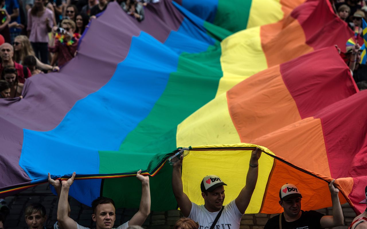 Een regenboogvlag van de LGBT-community.