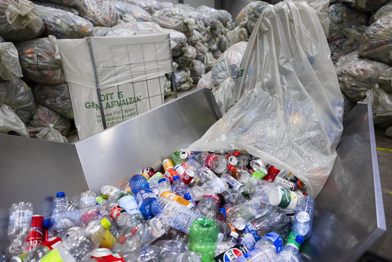 Te weinig plastic flessen ingezameld, dwangsommen van honderden miljoenen euro’s dreigen 