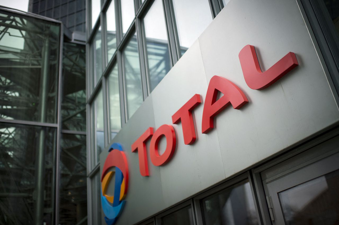 Het Franse Total heeft zijn personeel van een aardgasfabriek in Mozambique teruggetrokken.