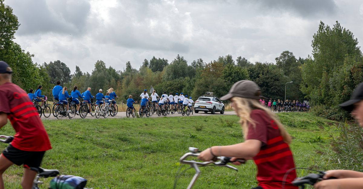 Zes dagen fietsen, zingen en vrienden maken. Kinderen uit Ridderkerk doen het voor de lol – en om punten voor goed gedrag te verdienen