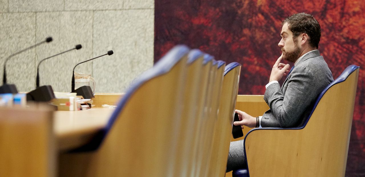 Staatssecretaris Klaas Dijkhoff van Veiligheid en Justitie (VVD) tijdens het vragenuurtje in de Tweede Kamer twee weken geleden.