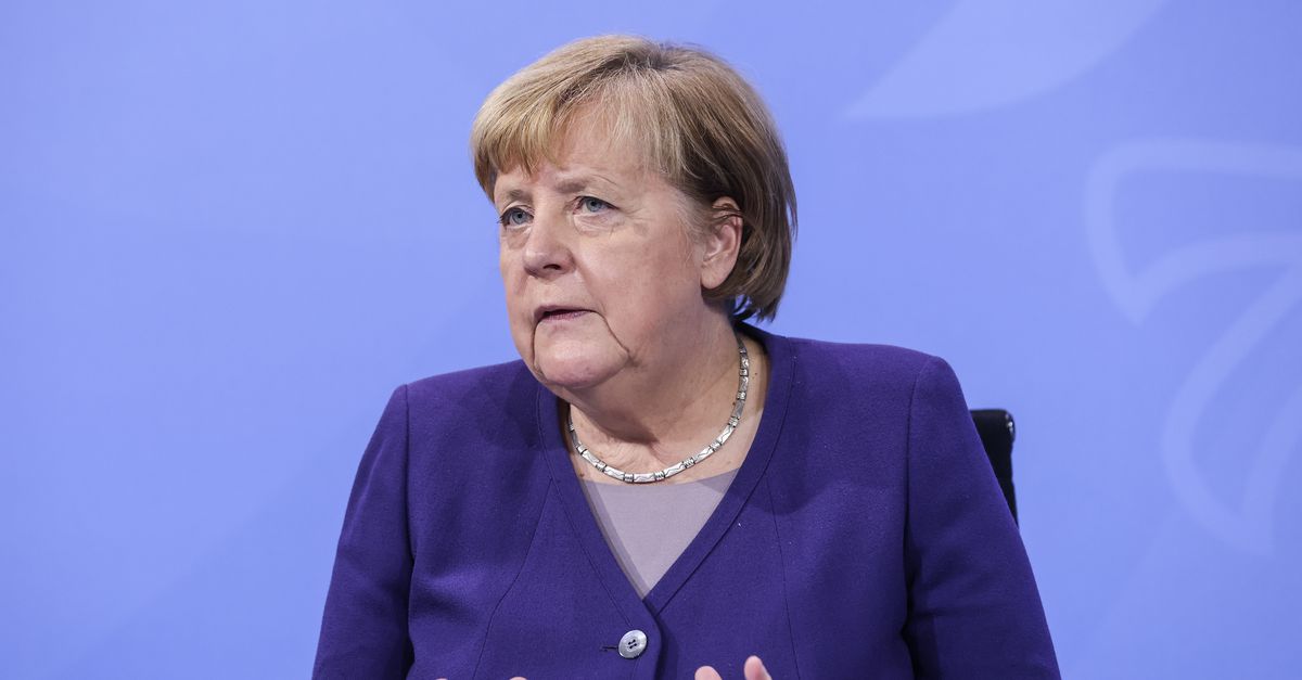 Merkel prangert den „barbarischen Krieg“ in der Ukraine an