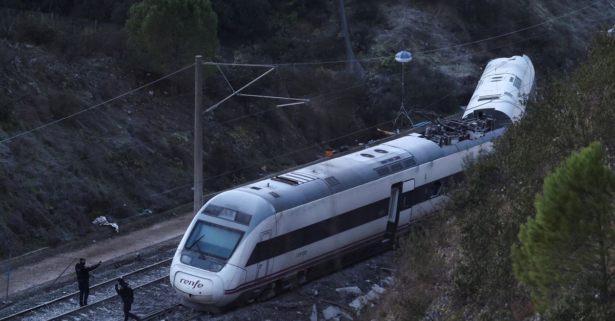 Hoe kon een trein ontsporen op een recht stuk? De dodelijke treinramp in Spanje blijft omgeven door vragen
