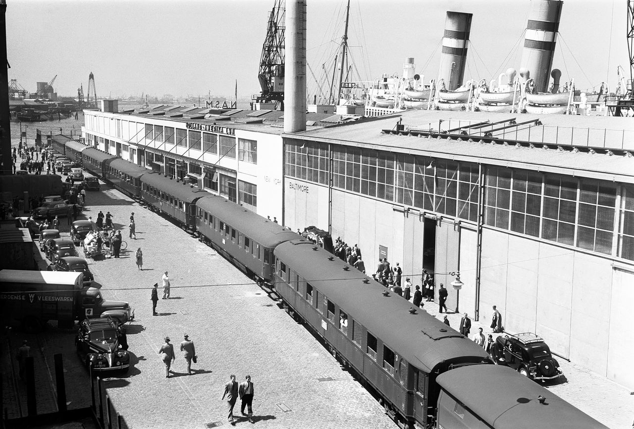 Het Rotterdam dat Van de Ven vastlegde is verdwenen, maar de foto's blijven 