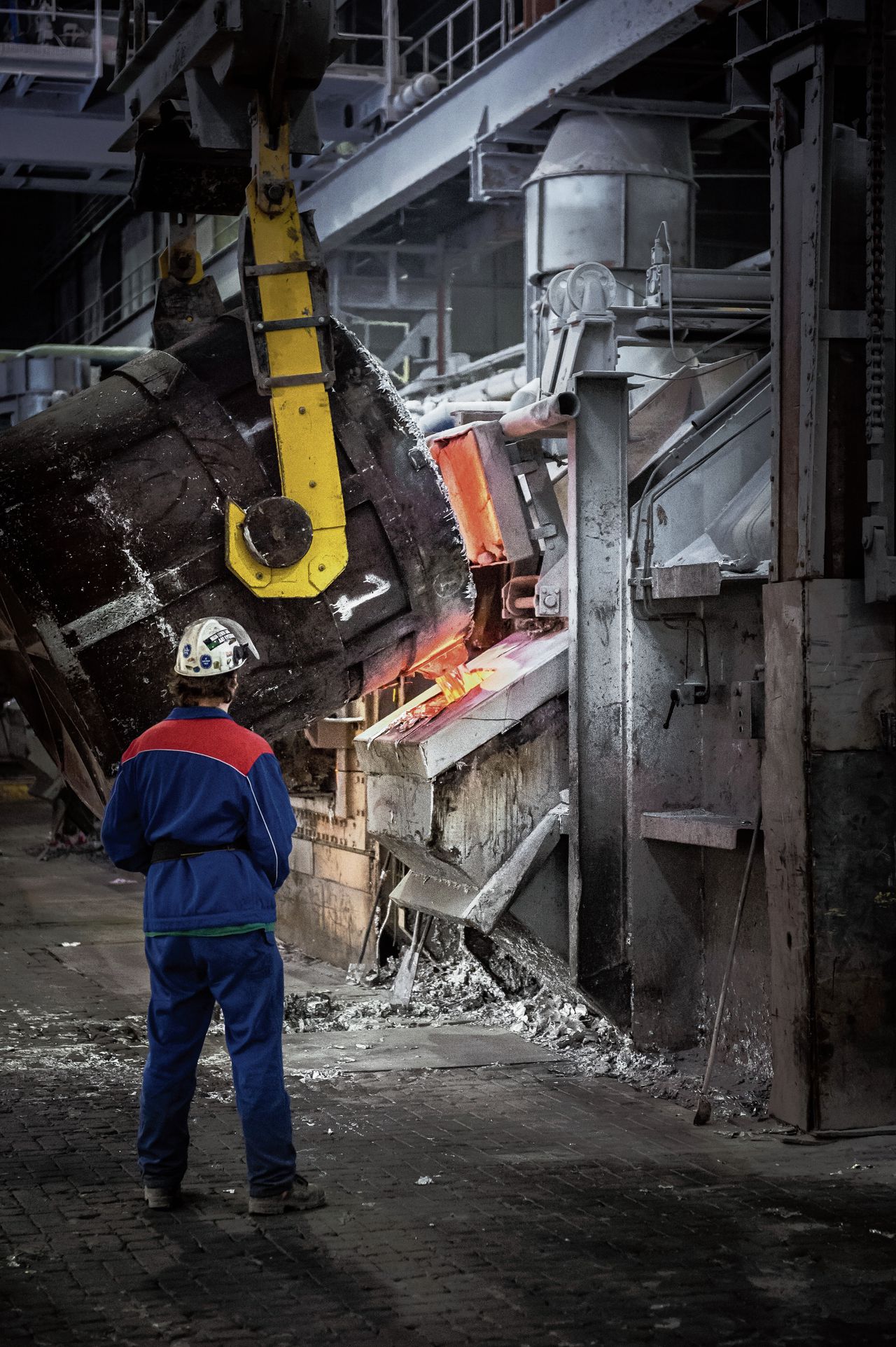 In 2015 startte de Amerikaanse durfinvesteerder Gary Klesch aluminiumgieterij en -smelterij Aldel in Delfzijl toch weer op, met de helft van de ovens en de helft van de werknemers.