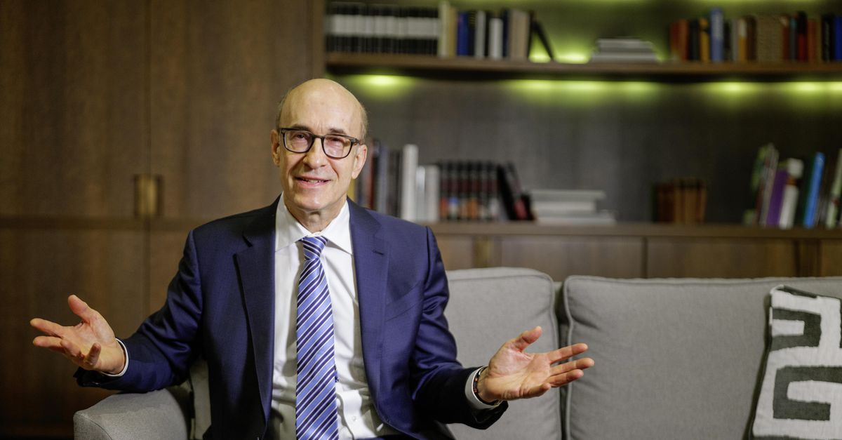 ‘De dollar verliest pas zijn dominantie bij een grote klap als een oorlog of natuurramp’, zegt topec