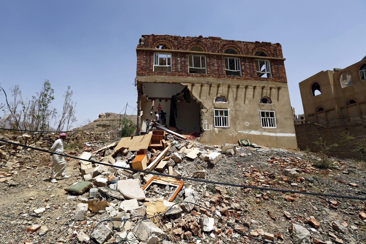 De luchtaanvallen op Sanaa hebben volgens schattingen van de VN al aan 2200 mensen het leven gekost.