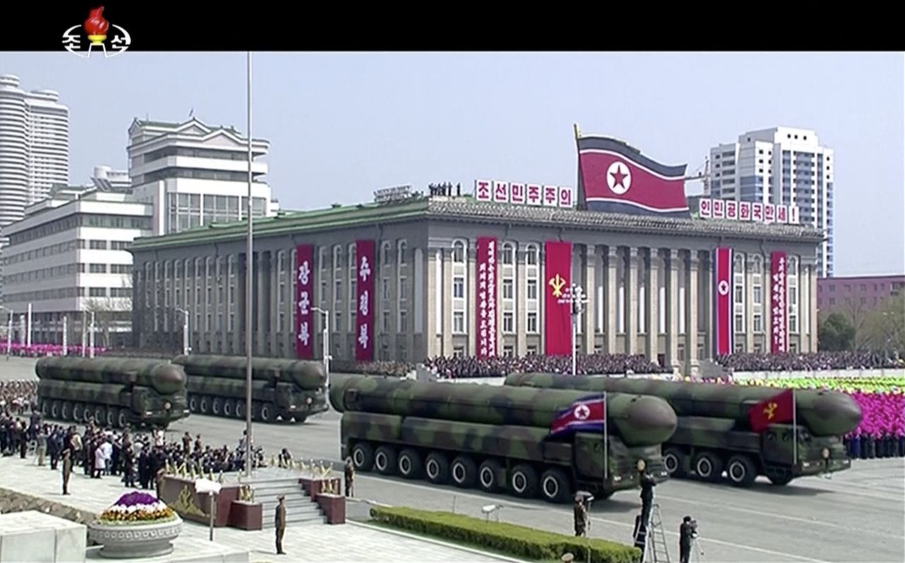 De militaire optocht in Pyongyang.