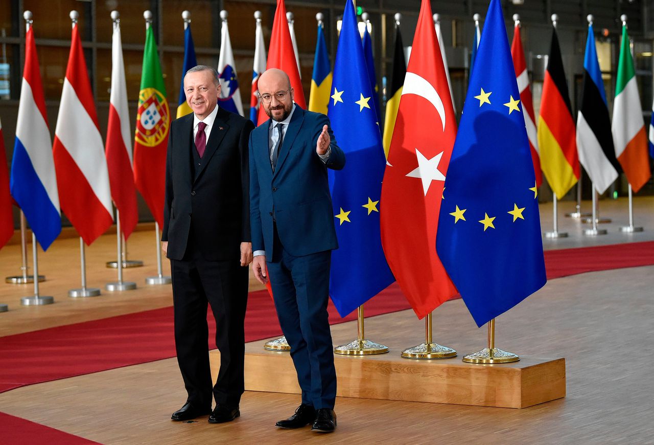 Voorzitter van de Europese Raad Charles Michel (r) president Erdogan.