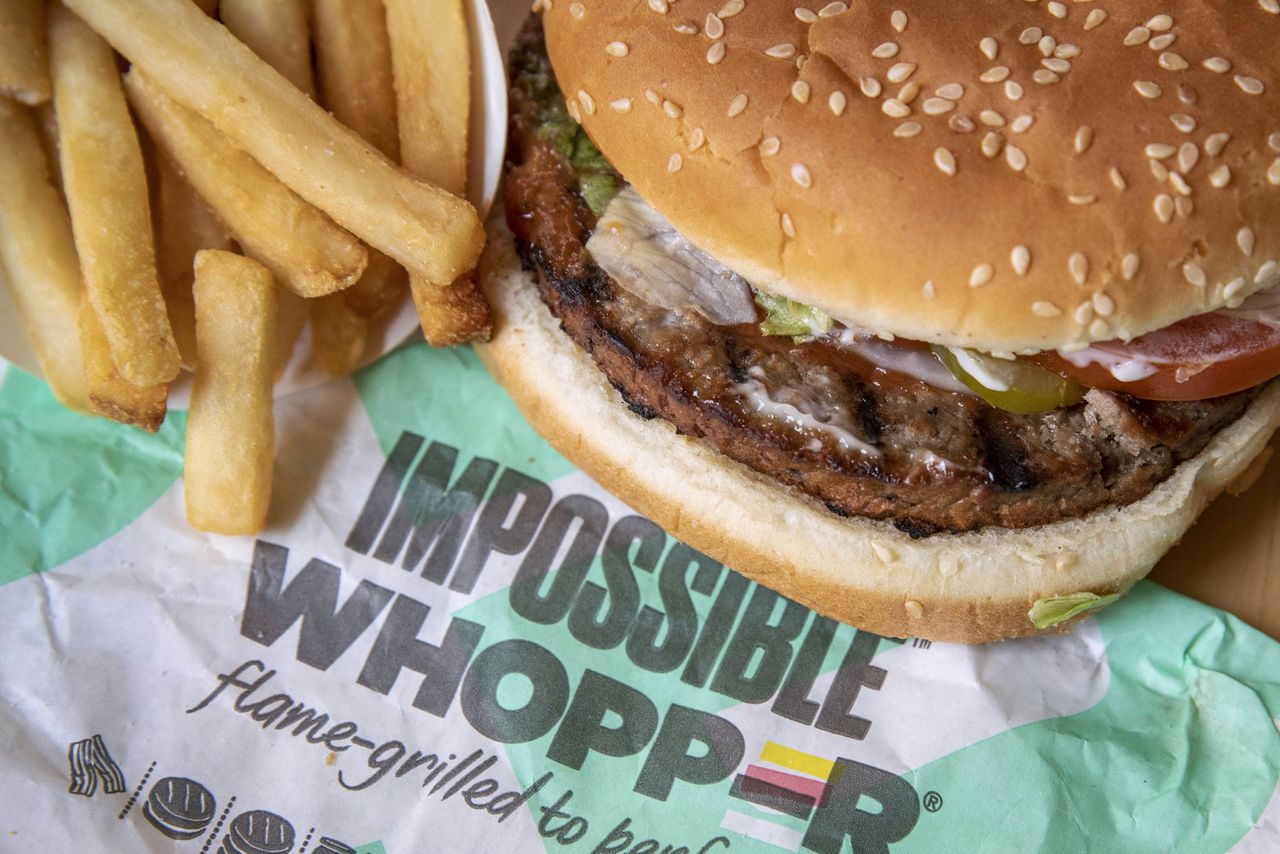 Na een geslaagde proef met de Impossible Whopper in Missouri besloot Burger King de vegaburger landelijk op het menu te zetten.