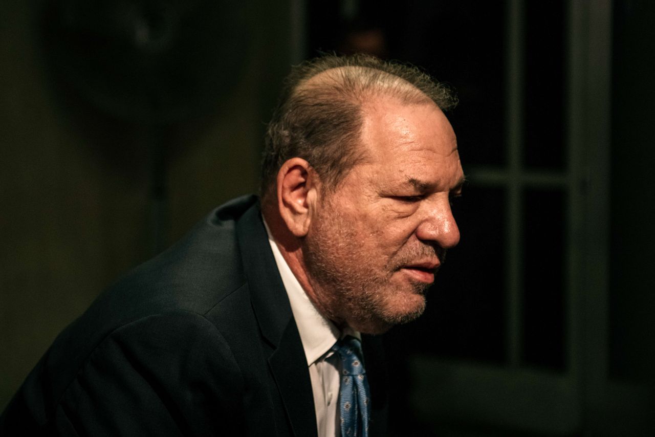 Voormalig filmproducent Weinstein schuldig aan verkrachting 