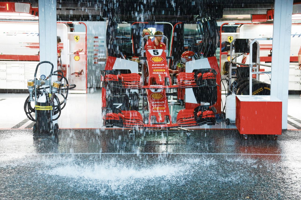 Regen bij F1 blijkt een vloek en   een zegen 