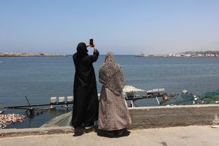 Samen met de aanvallen op Iran sluit Israël Gaza en de Westelijke