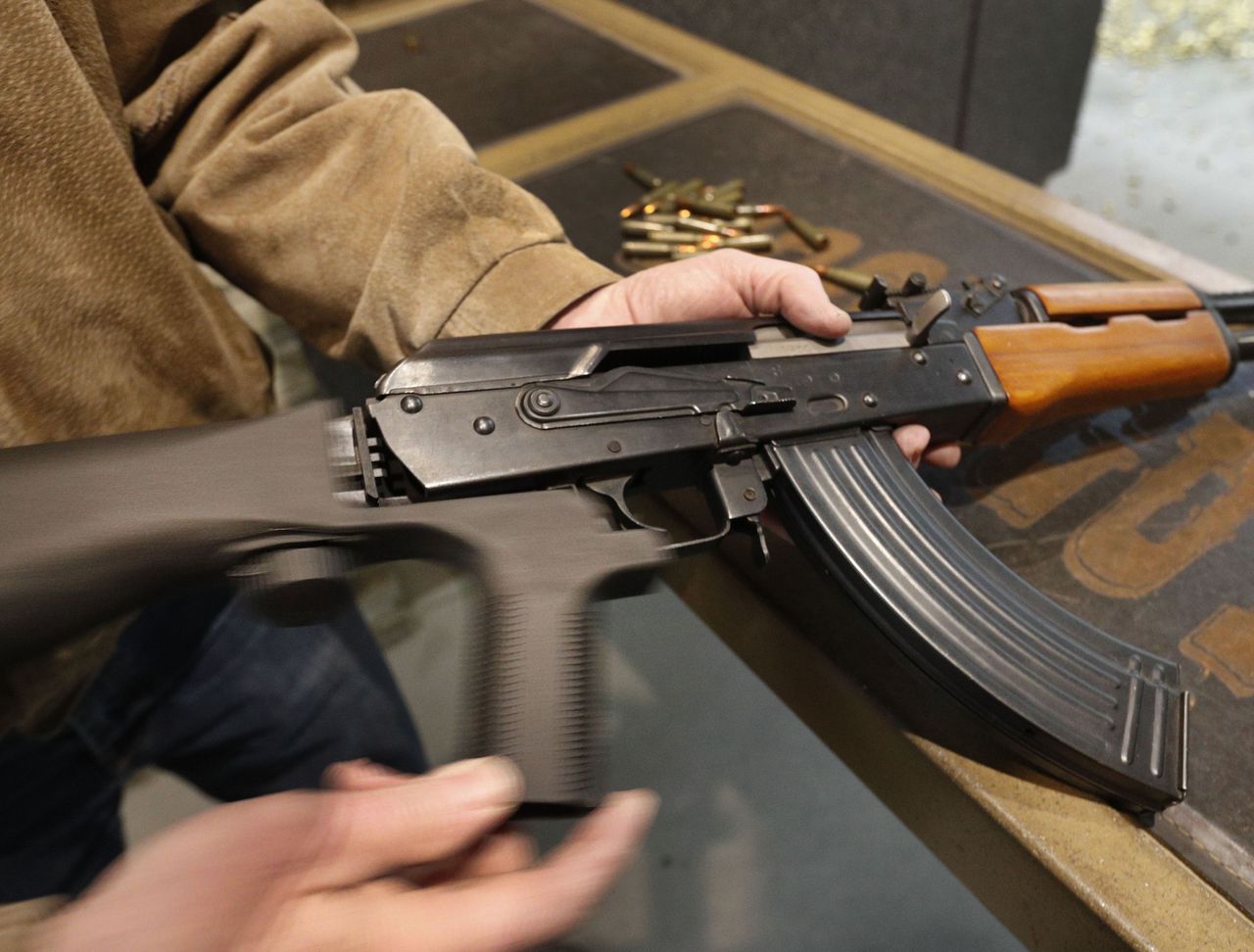Een 'bump stock' op een AK-47, ook wel bekend als een kalasjnikov.
