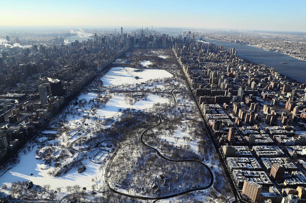 In New York voeren musea een virtueel sneeuwballengevecht 