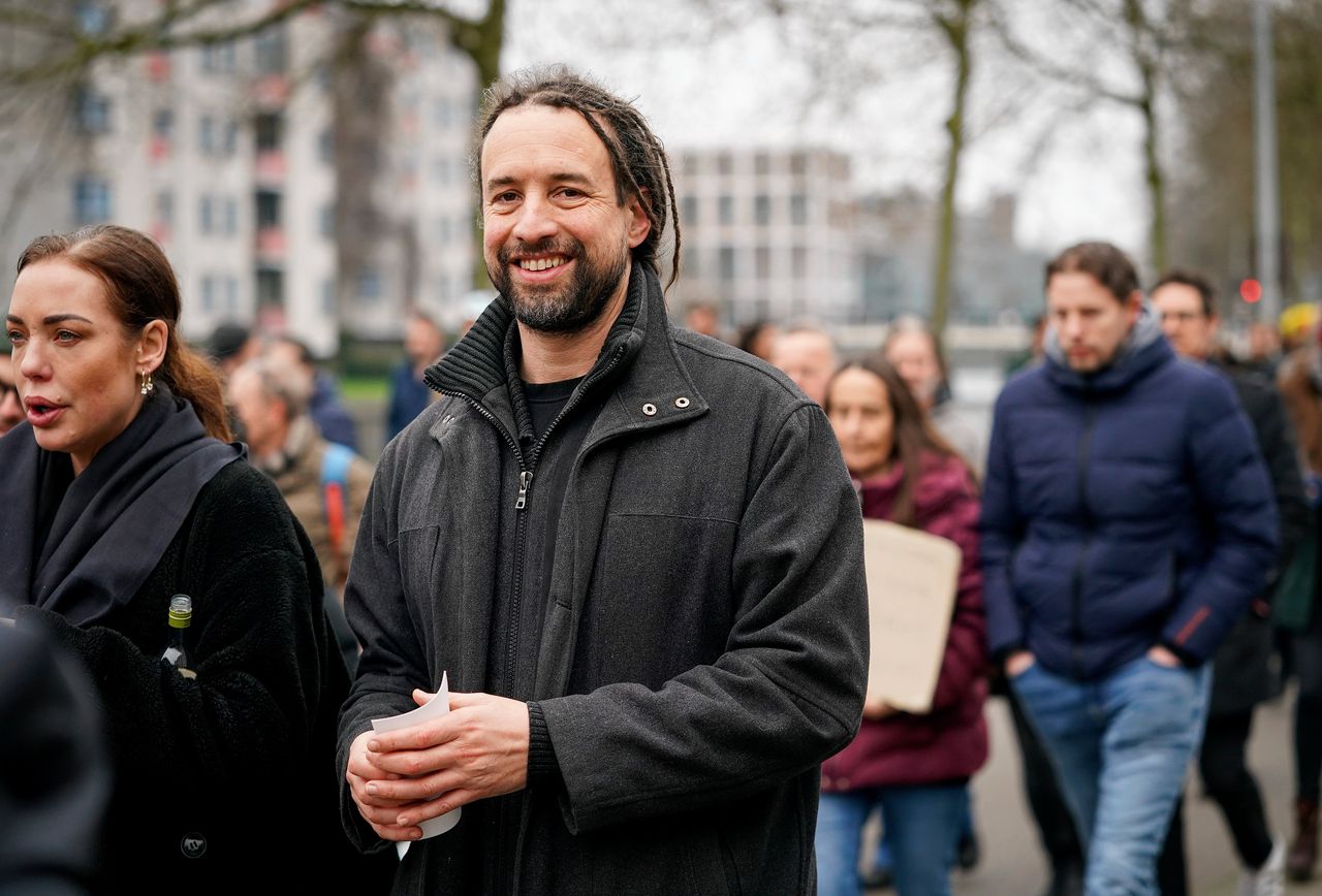 Willem Engel, hier onderweg naar een demonstratie tegen het coronabeleid, keert zich nu tegen het Nederlandse beleid omtrent Oekraïne.