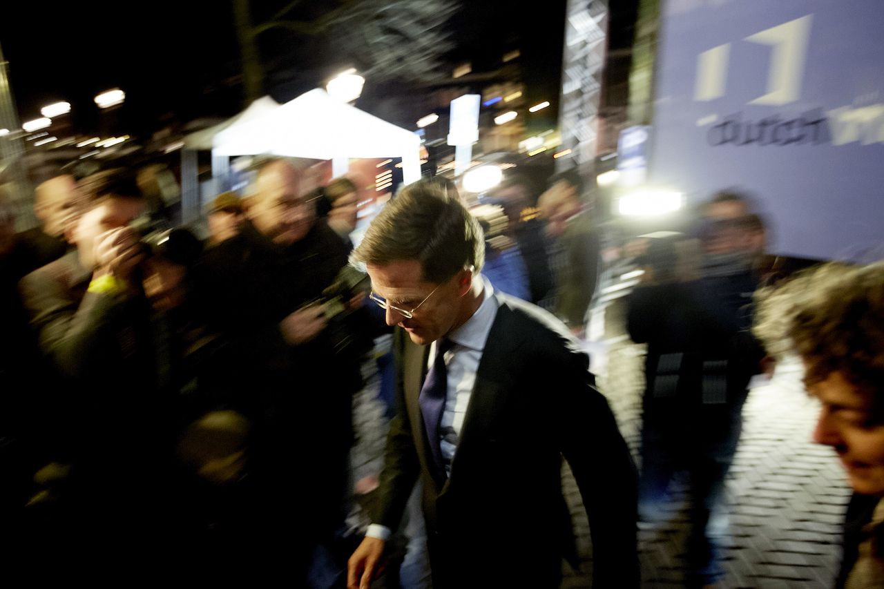 VVD-leider Mark Rutte arriveert bij de Rode Hoed voor het RTL-verkiezingsdebat.