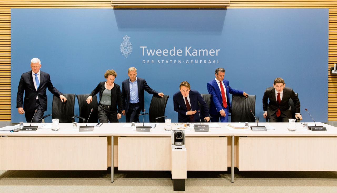 De vorige parlementaire ondervragingscommissie, in juni 2017, stond onder leiding van PvdA-Kamerlid Henk Nijboer (derde van rechts). Foto Bart Maat/ANP