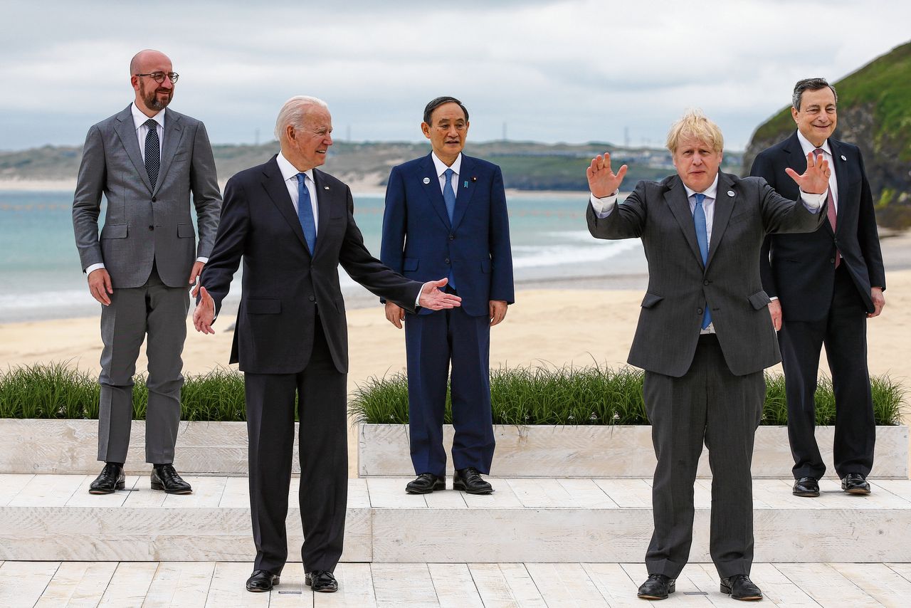 Op de eerste dag van de G7-top in Cornwell wordt een groepsfoto gemaakt.