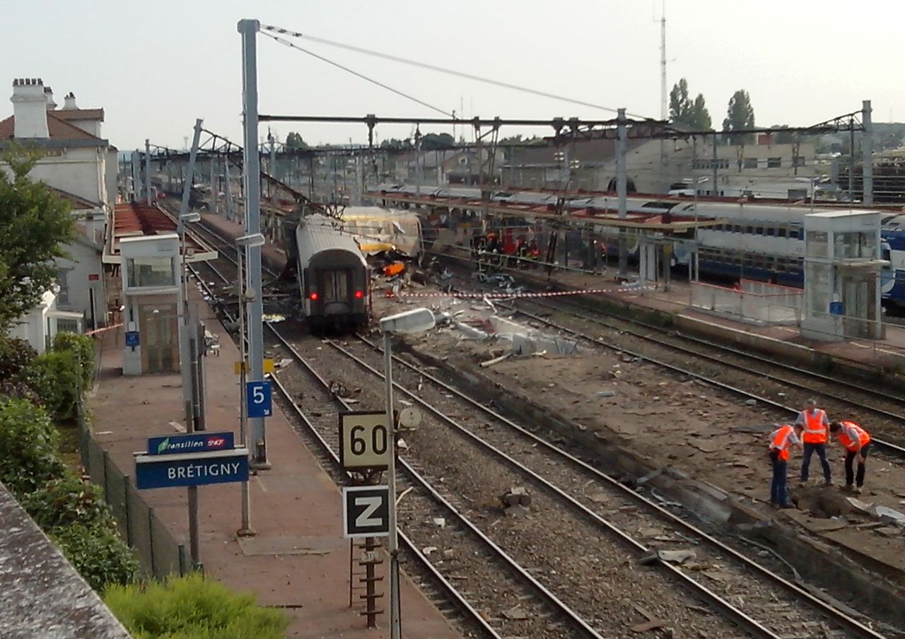 Het station in Bretigny-sur-Orge dat door de trein geramd werd.