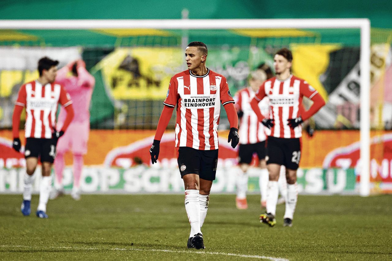 Mohamed Ihattaren is teleurgesteld tijdens de Eredivisiewedstrijd van PSV tegen ADO Den Haag, op 13 februari. Het werd 2-2 in Den Haag.